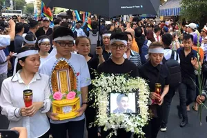 Gia đình, đồng nghiệp tiễn biệt nghệ sĩ Anh Vũ về đất mẹ