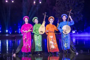 Bảo Thanh ‘Về nhà đi con’ bước ra từ tranh tố nữ