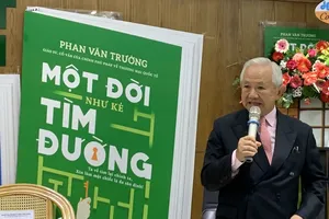 Giáo sư Phan Văn Trường và bộ ba 'Một đời...'