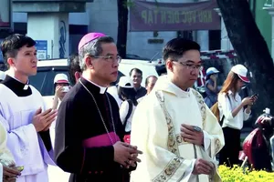 Đức cha Giuse Nguyễn Năng chính thức nhận Tổng giáo phận TPHCM