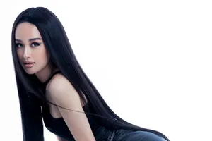 Mai Phương Thúy bất ngờ lột xác nóng bỏng trong trang phục đen