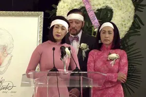 Lễ tang hồng của danh ca Thái Thanh với ‘Nghìn trùng xa cách'