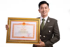 Ảo thuật gia đầu tiên nhận bằng khen của Thủ tướng