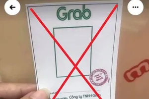 Rao bán thẻ đi đường giả có logo, con dấu của Grab