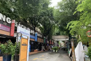 Đường sách TP.HCM chuẩn bị mở cửa lại sau hơn bốn tháng đóng vì COVID-19