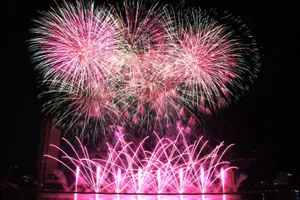 Huyền diệu pháo hoa Mỹ được chơi trên nền nhạc thập niên 70