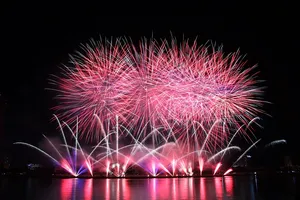 Tròn xoe mắt ngắm pháo hoa đậm chất Ý ở Đà Nẵng