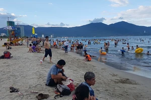 Khuyến cáo sứa lửa gây ngứa khi tắm biển Đà Nẵng