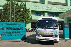 ‘Bệnh viện bao xe về quê ăn Tết tôi mừng quá’