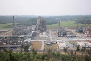 Có gì bên trong nhà máy lọc dầu Dung Quất?