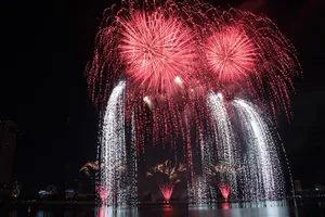 Cực đỉnh pháo hoa Bỉ - Brazil ‘so găng’ trên sông Hàn