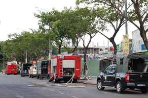 Sẽ vây kín dãy quán nhậu đầu cầu Rồng nếu tiếp tục buôn bán