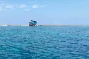 Tàu Trung Quốc ngăn ngư dân Việt Nam cứu nhau ở Hoàng Sa