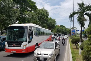 Đà Nẵng siết xe khách, xe tải: Gần 100 xe bị xử phạt