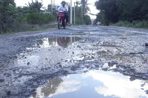 Cao tốc Đà Nẵng-Quảng Ngãi thất hứa hoàn trả đường công vụ