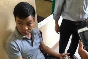 Lẻn vào trường lấy cả vốc dây chuyền của nhiều học sinh