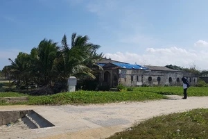 Lúng túng với một nhà nghỉ bị yêu cầu tháo dỡ 