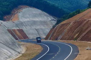 Tài xế vẫn chạy chui trên cao tốc bất chấp cảnh báo