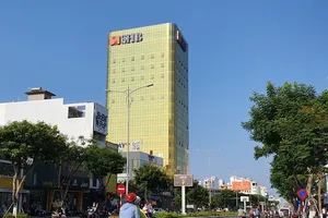 Chủ tịch Đà Nẵng chỉ đạo xử lý cao ốc gây ‘nhức mắt’