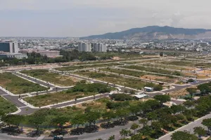 Người dân kéo đến trụ sở đối thoại với Công ty GAIA