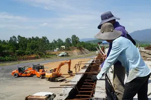 Cách nào gỡ ‘nút thắt’ cao tốc La Sơn – Túy Loan?