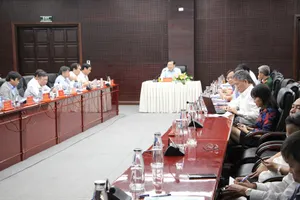 Một cuộc họp thường kỳ của UBND TP Đà Nẵng. Ảnh: TẤN VIỆT