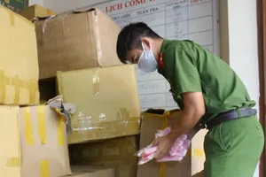 Công an Đà Nẵng vừa phát hiện hơn 18.000 khẩu trang y tế không rõ nguồn gốc. Ảnh: CACC