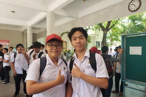 Thí sinh tại Đà Nẵng tham gia kỳ thi tuyển sinh lớp 10 năm học 2020-2021. Ảnh: TÂM AN