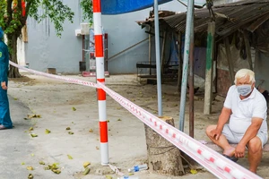 Một thôn ở Đà Nẵng bị phong toả, quân đội lập tức khử trùng