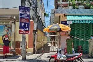 Cơ quan chức năng phong tỏa kiệt 160 Trần Cao Vân. Ảnh: TẤN VIỆT