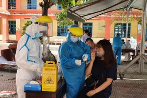 Đà Nẵng: 1 ca COVID-19 bán cà phê mang về, gặp nhiều người