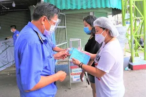 Đà Nẵng đổi thẻ đi chợ cho người dân 