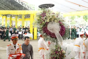 Pháp luật TP.HCM trao 65 triệu đồng cho gia đình 13 liệt sĩ