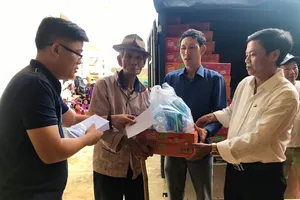 Thêm 200 phần quà đến với bà con xã nghèo ở Quảng Ngãi