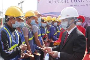 Bí thư Đà Nẵng đi thăm cảng và dự án 800 tỉ đồng