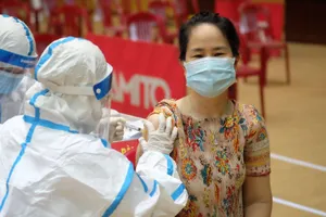 Cử tri kiến nghị Chính phủ tăng lượng vắc xin phòng COVID-19 về cho Đà Nẵng 