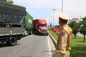 Đà Nẵng sẽ đặt xe buýt, container tại các cửa ngõ của TP trước khi bão vào