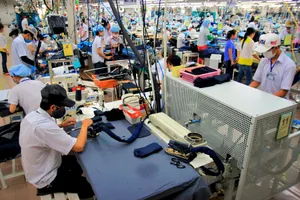 Kiến nghị bỏ giấy đi đường, người tiêm 2 mũi vaccine đi lại tự do 