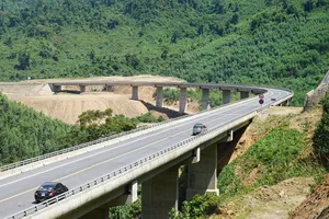 Thông xe cao tốc xuyên qua Vườn Quốc gia Bạch Mã