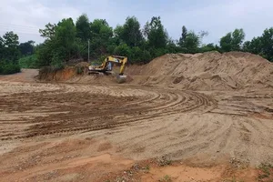 Vụ tập kết cát trái phép tại Đà Nẵng: Di chuyển toàn bộ ra khỏi bãi