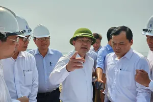 Bí thư Đà Nẵng: Khắc phục ngay tình trạng nước thải tràn ra biển