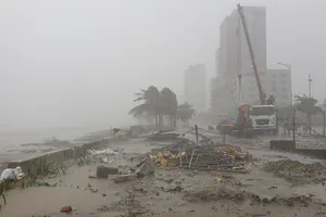 Đà Nẵng chi hơn 100 tỉ gia cố đường ven biển để chống mưa lũ