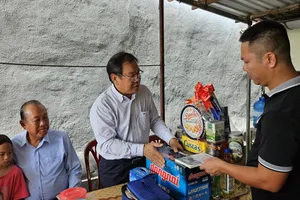 Toàn cảnh chương trình 'Cùng ngư dân thắp sáng đèn trên biển' tại Quảng Bình