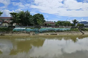 Đà Nẵng: Bờ kè sông Phú Lộc sạt lở nghiêm trọng