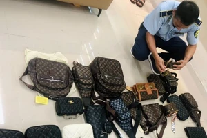 Nhiều sản phẩm giả mạo nhãn hiệu Adidas, Chanel tại Đà Nẵng