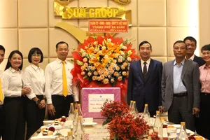 Chủ tịch Đà Nẵng thăm các tập đoàn làm nên lễ hội pháo hoa, du lịch golf