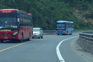 Lắp 5 camera ‘bắt’ xe vượt ẩu, lấn làn trên tuyến La Sơn - Hòa Liên