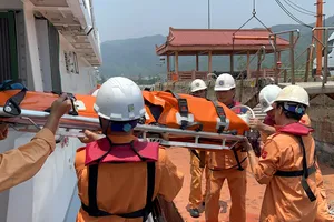 Liên tiếp cứu ngư dân gặp nạn trên vùng biển Hoàng Sa