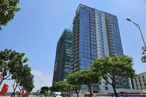 Sôi động công trường căn hộ cao cấp ở Đà Nẵng
