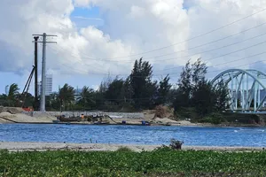 Khu du lịch sinh thái Nam Ô xâm phạm hành lang bảo vệ cầu đường sắt